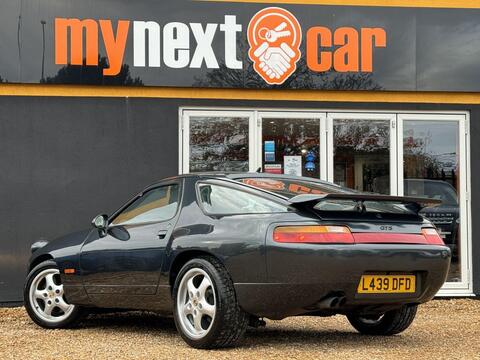Porsche 928 view 8