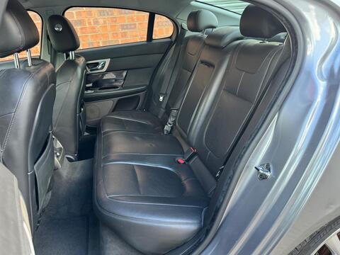 Jaguar XF view 18