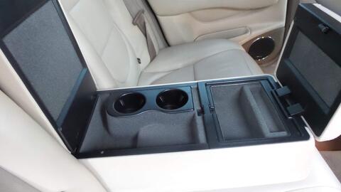 Jaguar XJ view 23