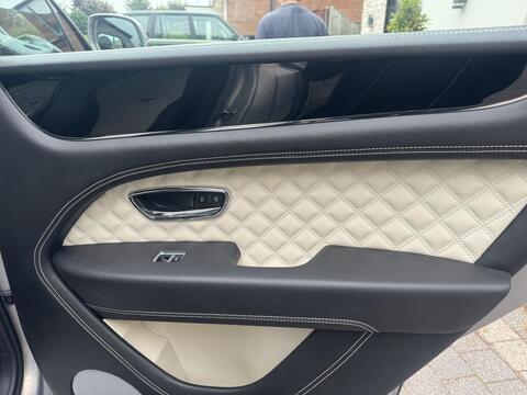 Bentley Bentayga view 21