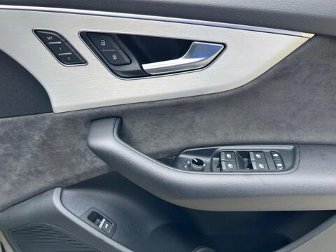 Audi Q8 view 54