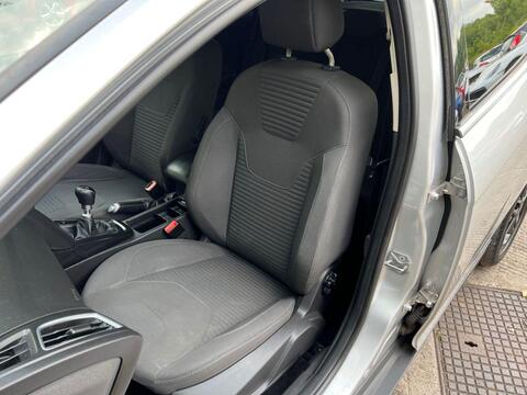 Ford Focus view 17