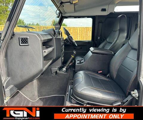 Land Rover Defender view 28