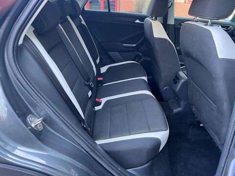 Volkswagen T-Roc view 12