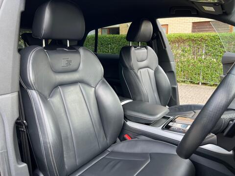 Audi Q8 view 21