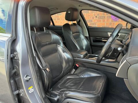Jaguar XF view 13