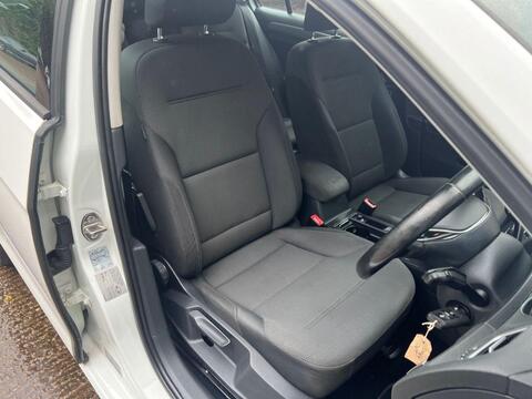 Volkswagen Golf view 12