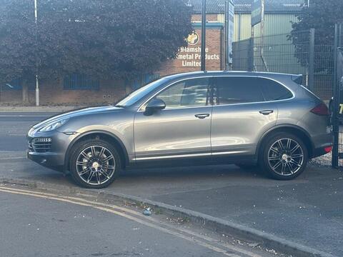 Porsche Cayenne view 15