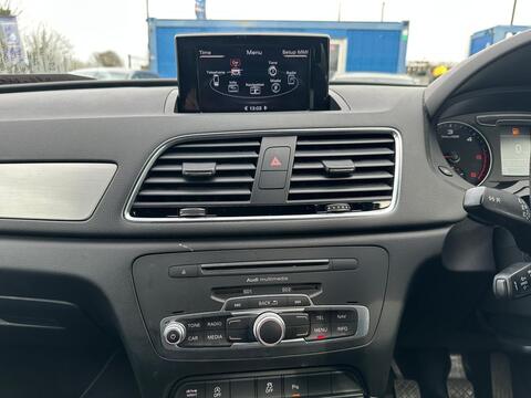 Audi Q3 view 9