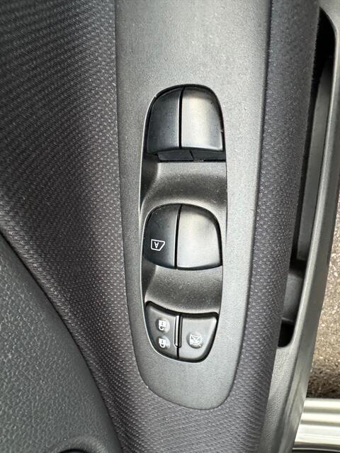 Nissan Serena view 29