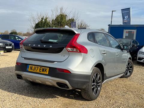 Volvo V40 Cross Country view 3