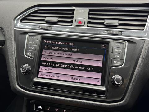 Volkswagen Tiguan view 13