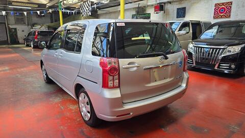 Toyota Raum view 30