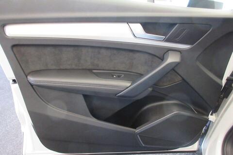 Audi SQ5 view 3