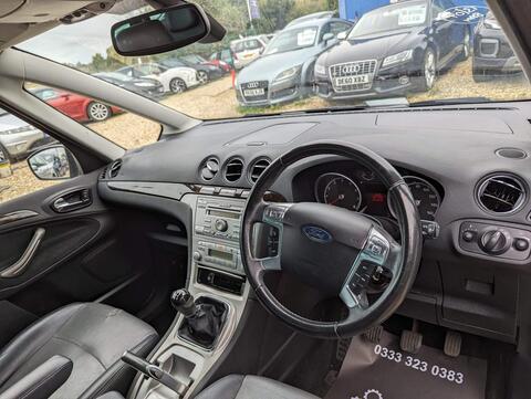 Ford Galaxy view 11