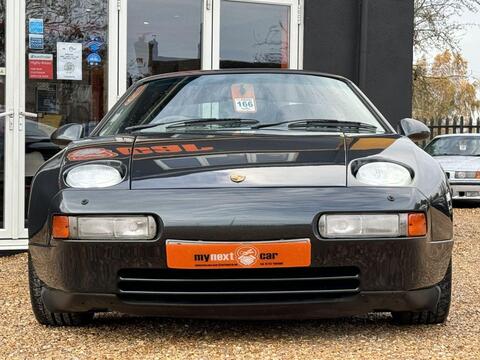 Porsche 928 view 3
