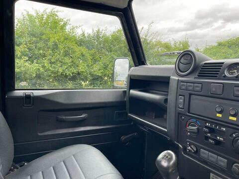 Land Rover Defender view 17