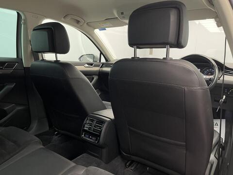 Volkswagen Passat view 21