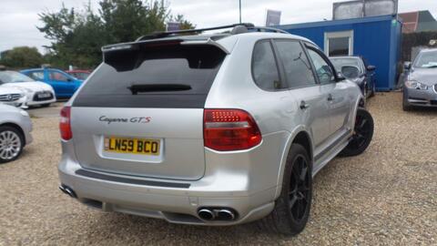 Porsche Cayenne view 3