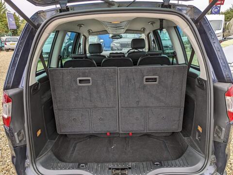 Ford Galaxy view 23