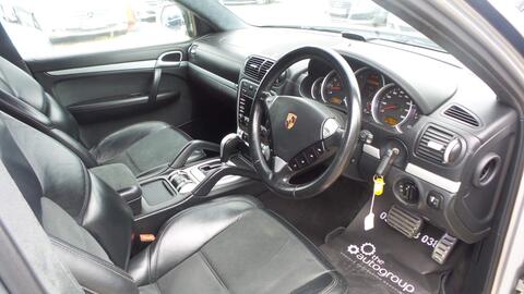Porsche Cayenne view 21