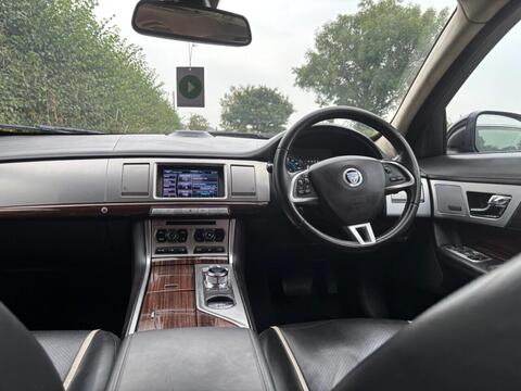 Jaguar XF view 9