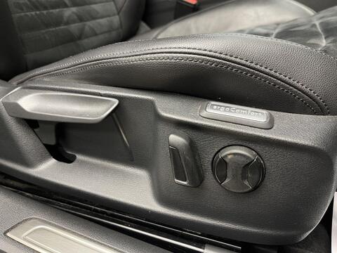 Volkswagen Passat view 9