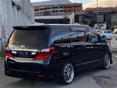 Toyota Alphard view 7