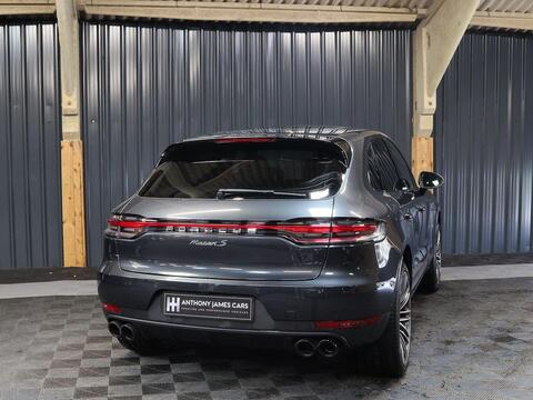 Porsche Macan view 14