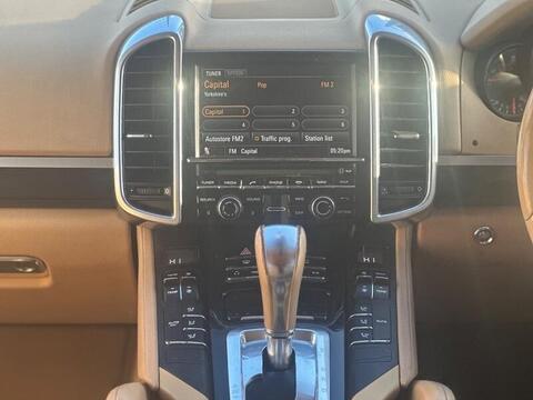 Porsche Cayenne view 53