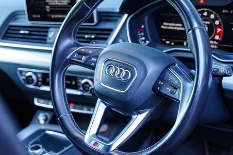 Audi SQ5 view 10