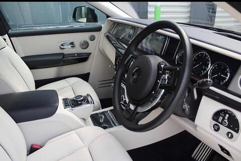 Rolls-Royce Phantom view 39