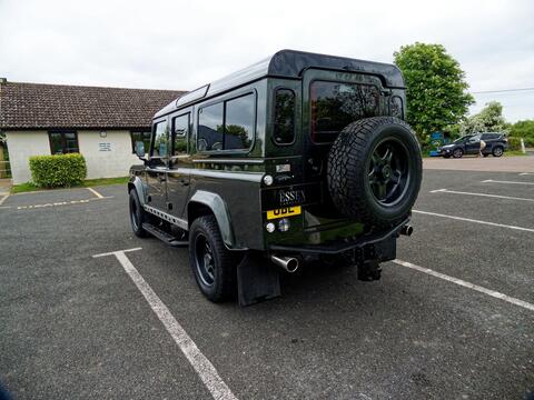 Land Rover Defender view 23
