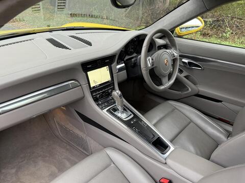 Porsche 911 view 12