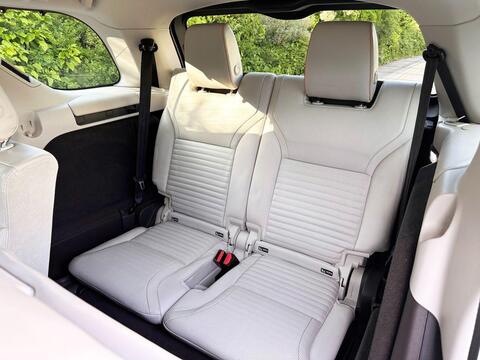 Land Rover Discovery view 14