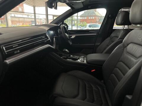 Volkswagen Touareg view 45