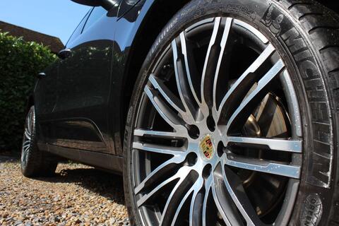 Porsche Macan view 14