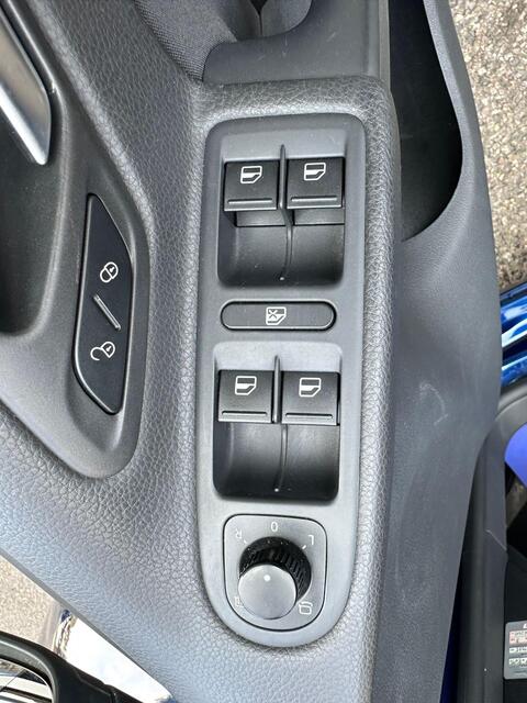 Volkswagen Golf view 17