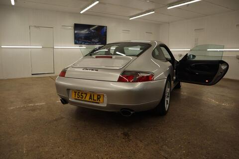 Porsche 911 view 31