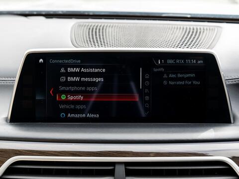 BMW 7 Series view 30
