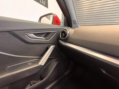 Audi Q2 view 24