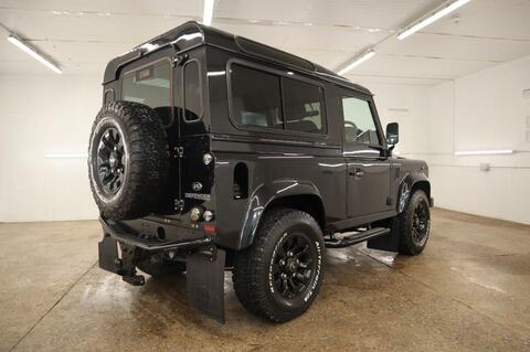 Land Rover Defender view 4