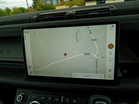 Land Rover 110 view 42