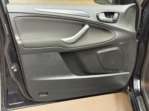 Ford Galaxy view 36