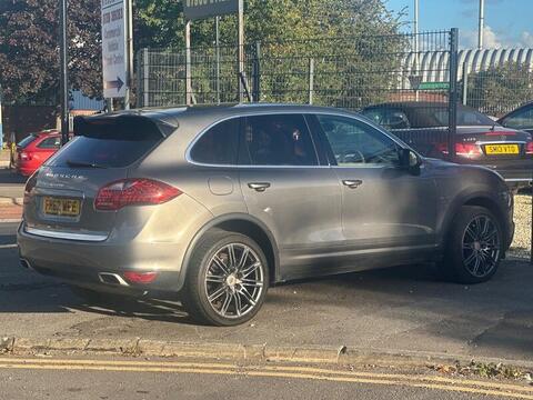Porsche Cayenne view 30