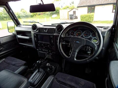 Land Rover Defender view 36