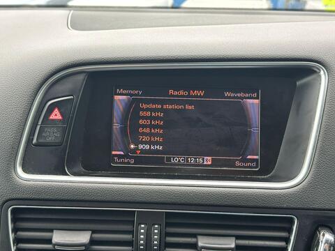 Audi Q5 view 12