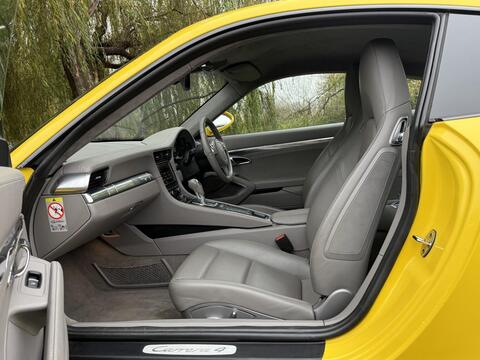 Porsche 911 view 9