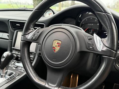 Porsche 911 view 40