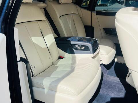 Rolls-Royce Phantom view 8
